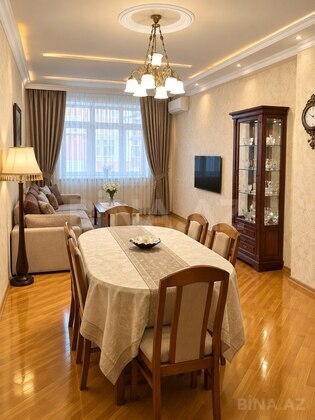 3 otaqlı Yeni tikili, Şah İsmayıl Xətai m., Bakı