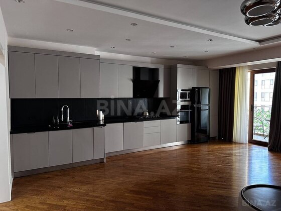 3 otaqlı Yeni tikili, Şah İsmayıl Xətai m., Bakı