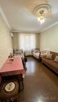 3 otaqlı Köhnə tikili, Həzi Aslanov m., Bakı