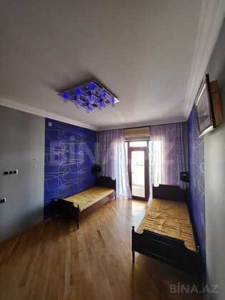 3 otaqlı Köhnə tikili, Nizami m., Bakı