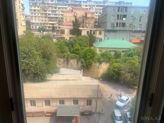 3 otaqlı Köhnə tikili, Həzi Aslanov m., Bakı