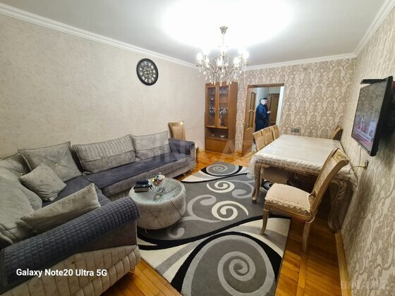 3 otaqlı Köhnə tikili, Qara Qarayev m., Bakı