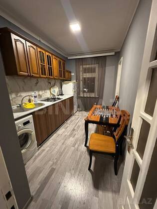 3 otaqlı Köhnə tikili, Elmlər Akademiyası m., Bakı