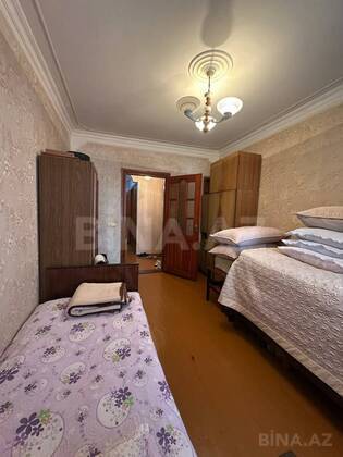 3 otaqlı Köhnə tikili, Bakıxanov q., Bakı