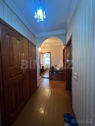 3 otaqlı Köhnə tikili, Bakıxanov q., Bakı