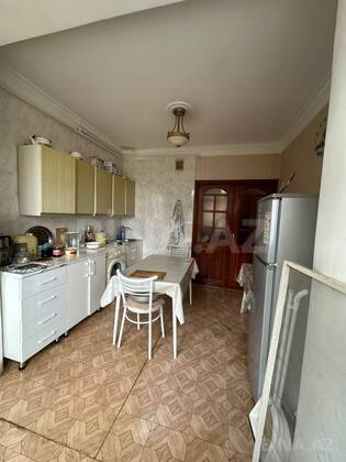 3 otaqlı Köhnə tikili, Bakıxanov q., Bakı