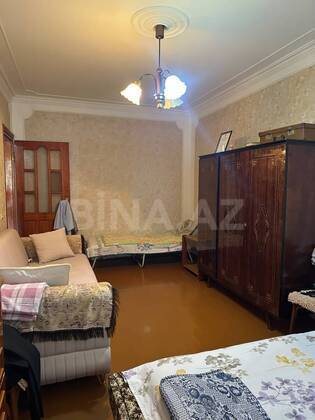 3 otaqlı Köhnə tikili, Bakıxanov q., Bakı