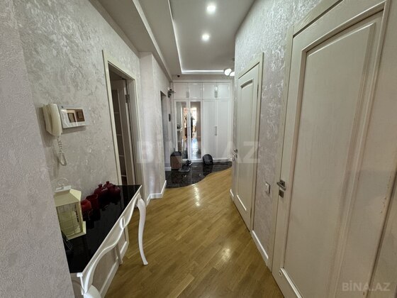 3 otaqlı Yeni tikili, Şah İsmayıl Xətai m., Bakı