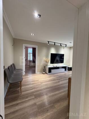 3 otaqlı Köhnə tikili, Neftçilər m., Bakı