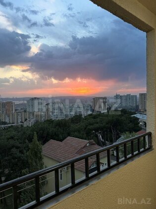 3 otaqlı Köhnə tikili, Həzi Aslanov m., Bakı
