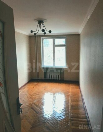 3 otaqlı Köhnə tikili, Elmlər Akademiyası m., Bakı