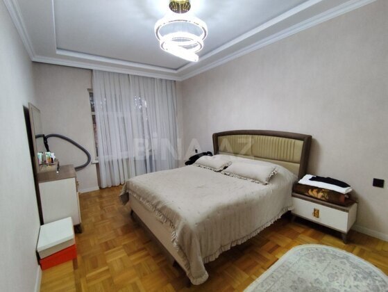 4 otaqlı Köhnə tikili, Əhmədli m., Bakı