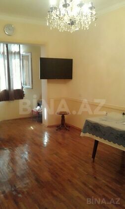 3 otaqlı Köhnə tikili, Həzi Aslanov m., Bakı