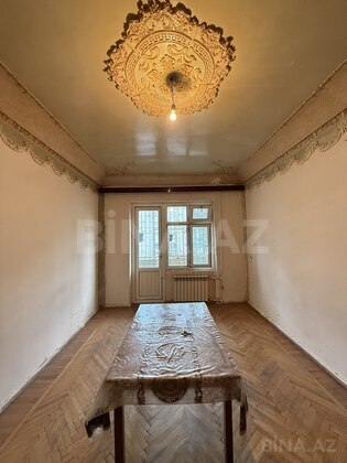 3 otaqlı Köhnə tikili, Neftçilər m., Bakı