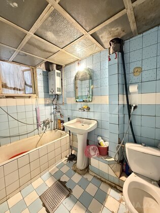 3 otaqlı Köhnə tikili, Neftçilər m., Bakı