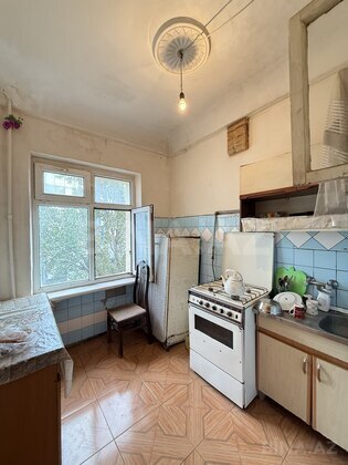 3 otaqlı Köhnə tikili, Neftçilər m., Bakı