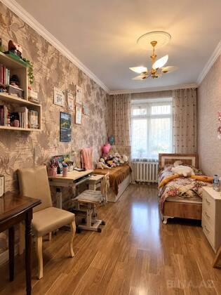 3 otaqlı Köhnə tikili, Qara Qarayev m., Bakı