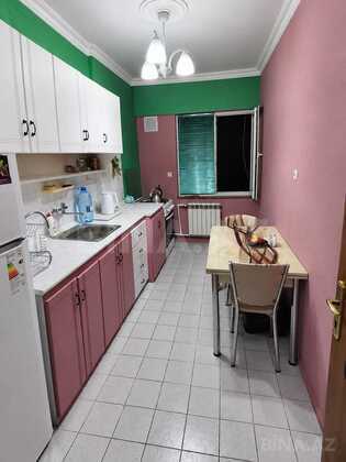 2 otaqlı Köhnə tikili, Elmlər Akademiyası m., Bakı