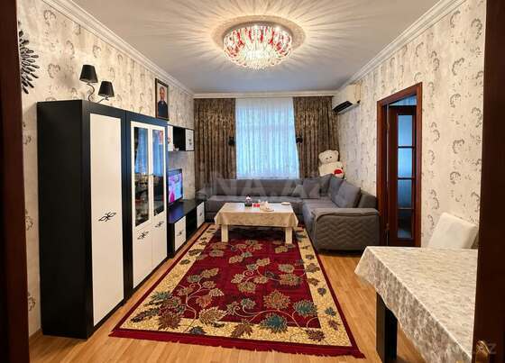 4 otaqlı Köhnə tikili, Xalqlar Dostluğu m., Bakı