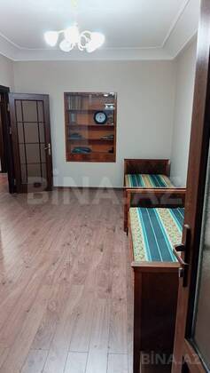 3 otaqlı Köhnə tikili, Nizami m., Bakı