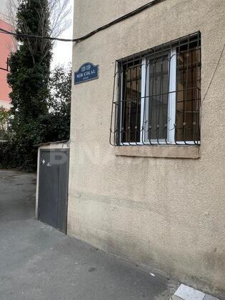 3 otaqlı Köhnə tikili, Memar Əcəmi m., Bakı