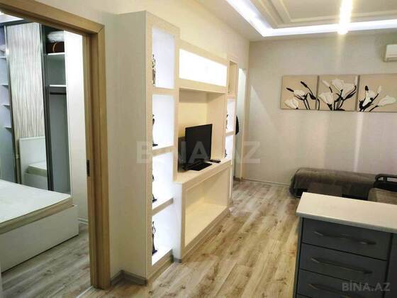 2 otaqlı Köhnə tikili, Elmlər Akademiyası m., Bakı