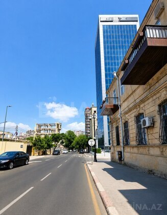 3 otaqlı Köhnə tikili, Nizami m., Bakı