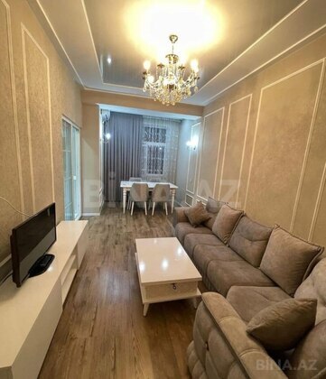 2 otaqlı Köhnə tikili, Memar Əcəmi m., Bakı