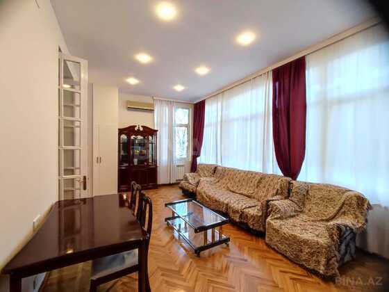 4 otaqlı Köhnə tikili, Nizami m., Bakı
