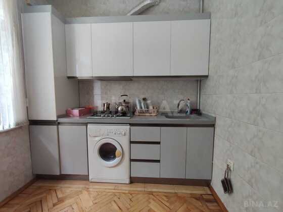 4 otaqlı Köhnə tikili, Nizami m., Bakı