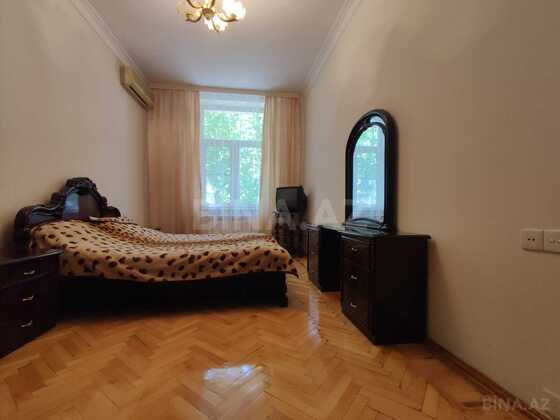 4 otaqlı Köhnə tikili, Nizami m., Bakı