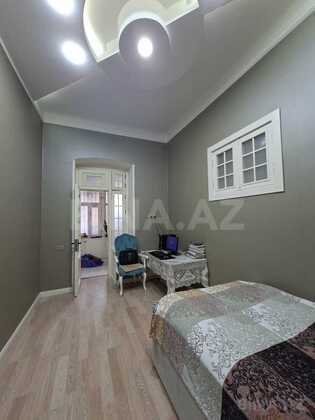 4 otaqlı Köhnə tikili, Nizami m., Bakı