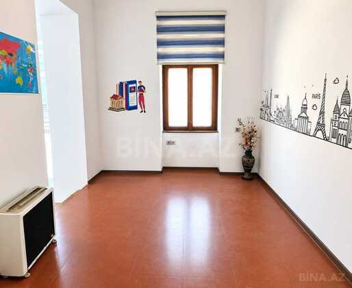 3 otaqlı Köhnə tikili, Nizami m., Bakı