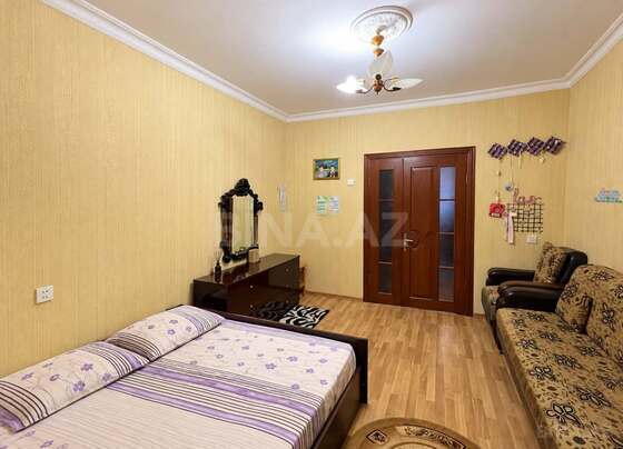 4 otaqlı Köhnə tikili, Xalqlar Dostluğu m., Bakı