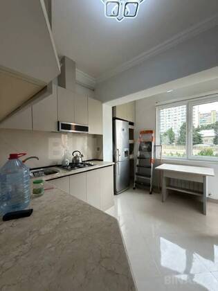 3 otaqlı Köhnə tikili, Həzi Aslanov m., Bakı