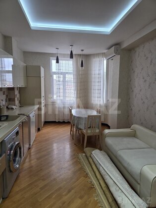 3 otaqlı Yeni tikili, Şah İsmayıl Xətai m., Bakı