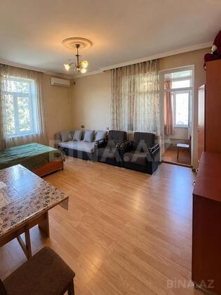 1 otaqlı Köhnə tikili, Qara Qarayev m., Bakı