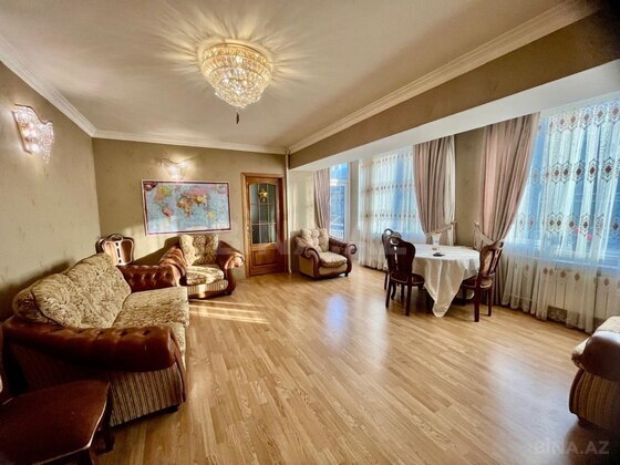 3 otaqlı Köhnə tikili, 28 May m., Bakı