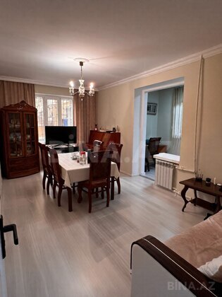 3 otaqlı Köhnə tikili, Memar Əcəmi m., Bakı