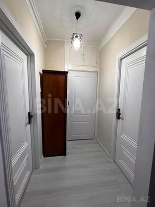 3 otaqlı Köhnə tikili, Memar Əcəmi m., Bakı