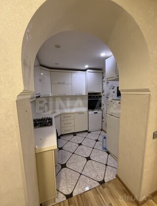 2 otaqlı Köhnə tikili, Elmlər Akademiyası m., Bakı