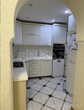 2 otaqlı Köhnə tikili, Elmlər Akademiyası m., Bakı