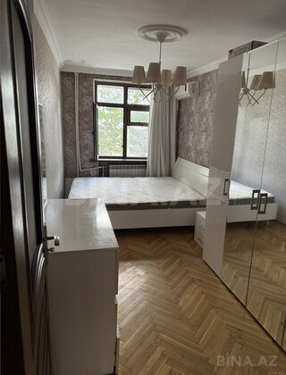 2 otaqlı Köhnə tikili, Elmlər Akademiyası m., Bakı