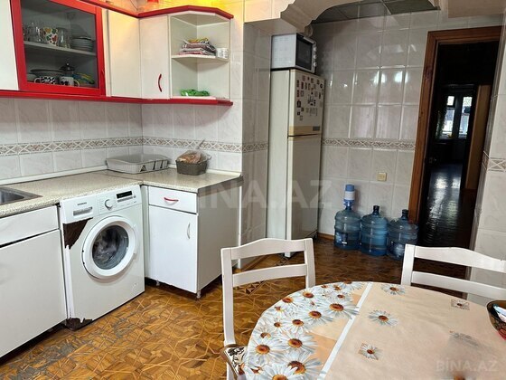3 otaqlı Köhnə tikili, Elmlər Akademiyası m., Bakı