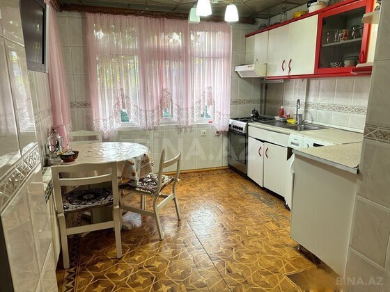 3 otaqlı Köhnə tikili, Elmlər Akademiyası m., Bakı