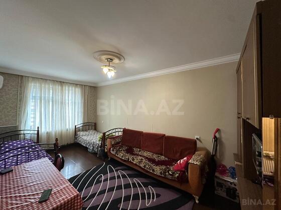 3 otaqlı Köhnə tikili, Həzi Aslanov m., Bakı