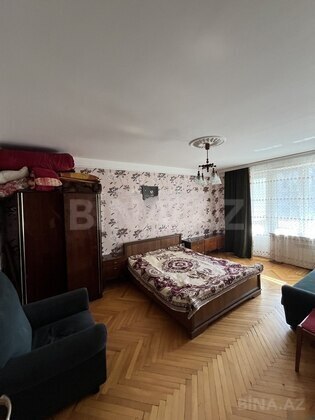 3 otaqlı Köhnə tikili, Elmlər Akademiyası m., Bakı