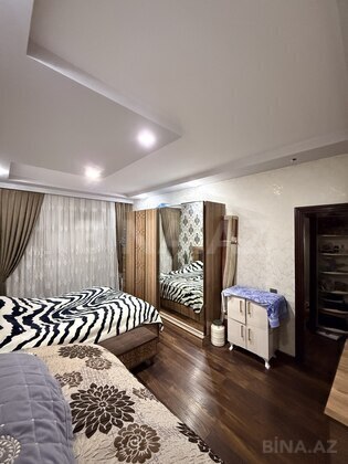 4 otaqlı Köhnə tikili, Bakıxanov q., Bakı
