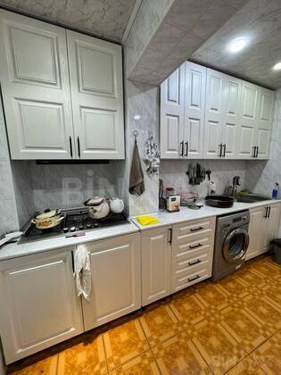 4 otaqlı Köhnə tikili, Azadlıq Prospekti m., Bakı