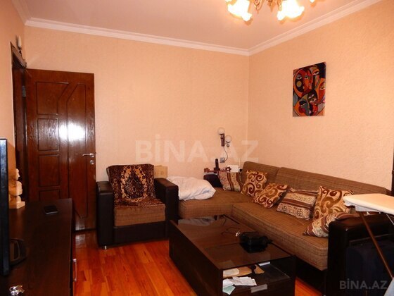 2 otaqlı Köhnə tikili, Memar Əcəmi m., Bakı